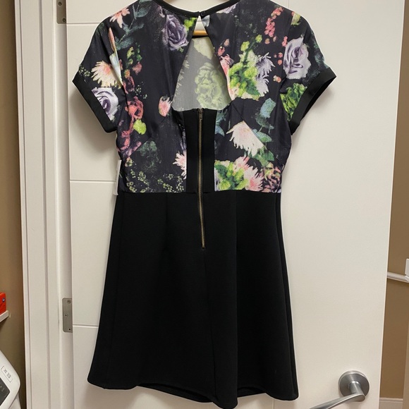 Macy’s Floral & black dress NEW - Picture 2 of 3